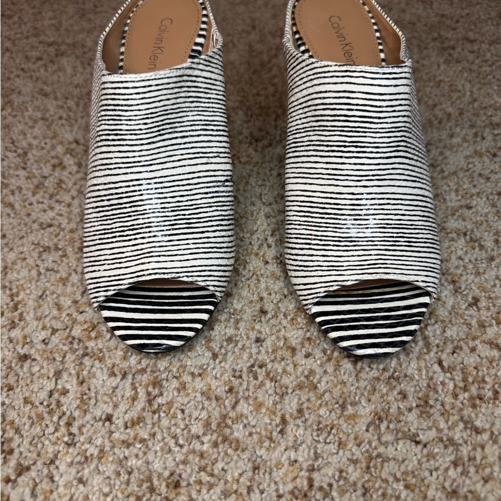 Elegant Black and White Striped Calvin Klein Women's Heels U.S 8.5/EU 38.5 - Picture 7 of 7